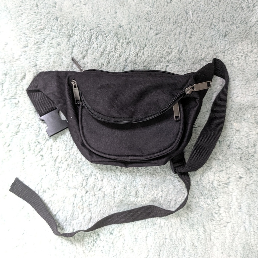 black fanny pack